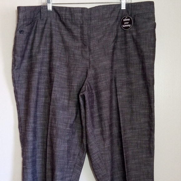 Woman cropped dressy Capri pants with button detail women size 22 NWT - Picture 1 of 10